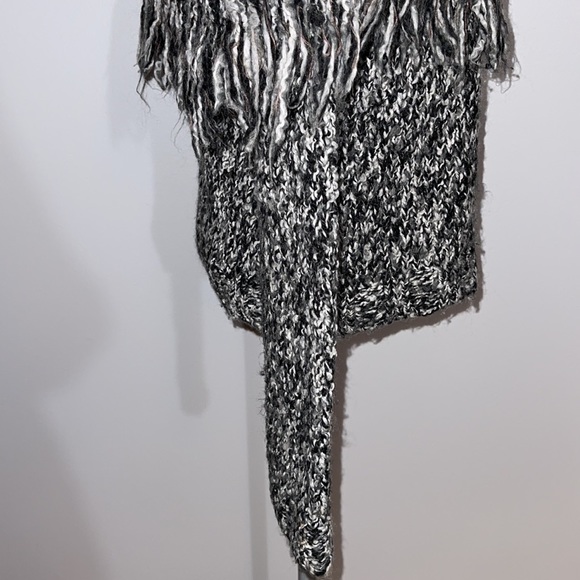 Mac & Jac Knitted Fringe Salt & Pepper Sweater - Picture 6 of 12